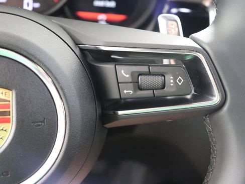 Certified 2025 Porsche Macan AWD/4WD image 21