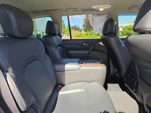 Used 2018 INFINITI QX80 4WD w/ Driver Assistance Package image 15