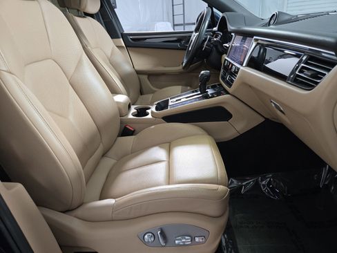 Used 2022 Porsche Macan S image 3