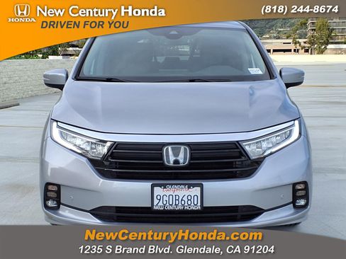 Used 2023 Honda Odyssey Touring image 2
