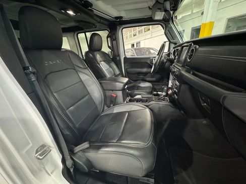 Used 2018 Jeep Wrangler Unlimited Sahara image 39