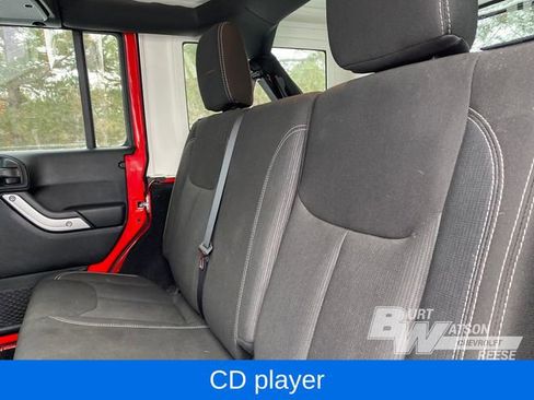 Used 2018 Jeep Wrangler Unlimited Sahara w/ Connectivity Group image 26