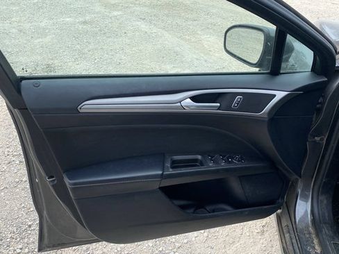 Used 2020 Ford Fusion SE FWD image 12