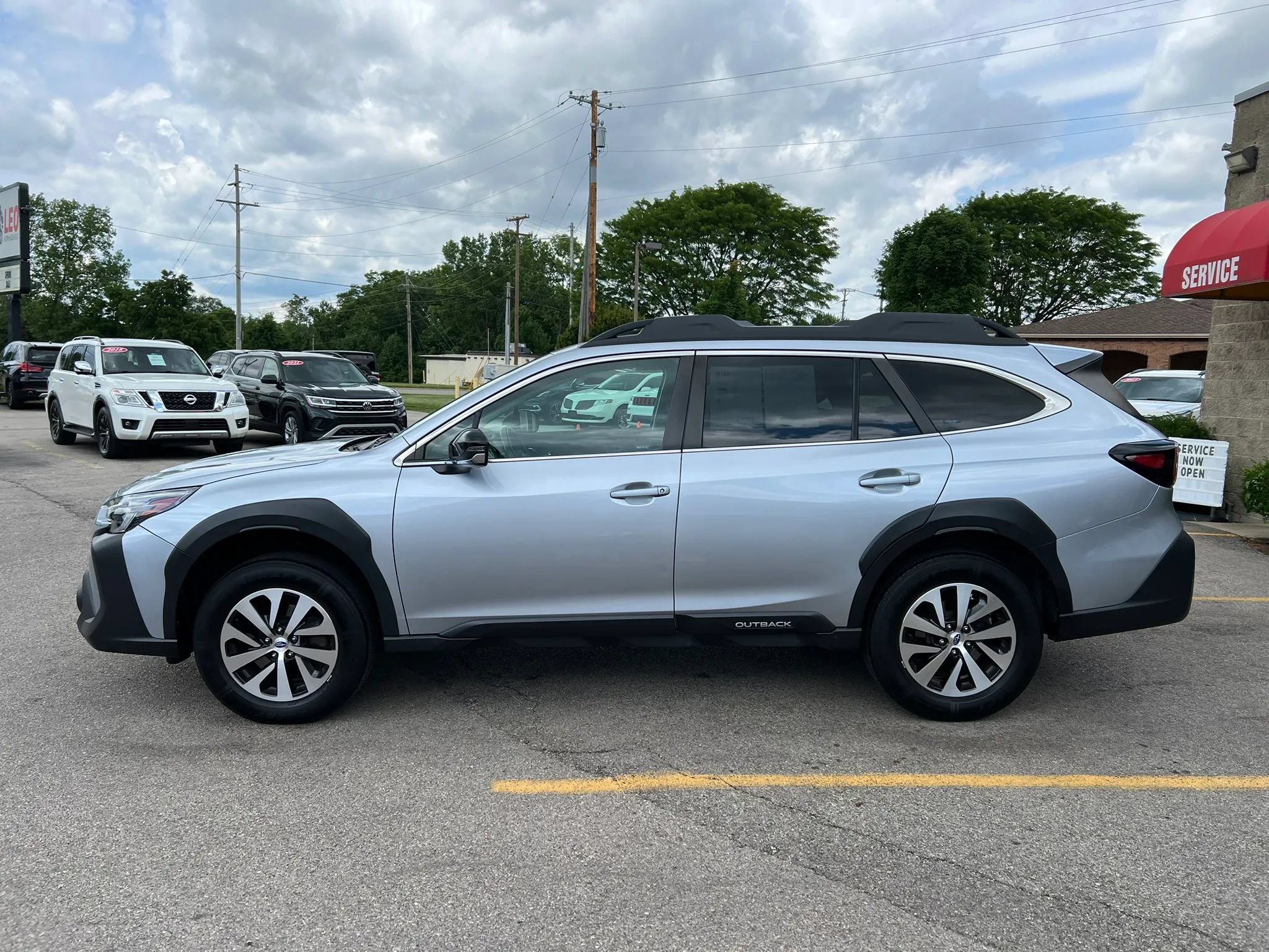 Used 2023 Subaru Outback Premium AWD/4WD image 8