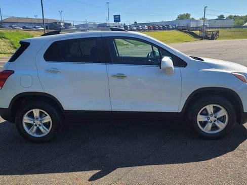 Used 2019 Chevrolet Trax LT w/ LT Convenience Package AWD/4WD image 14