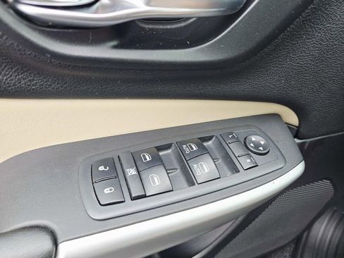 Used 2018 Jeep Cherokee Limited w/ Trailer Tow Group AWD/4WD image 37