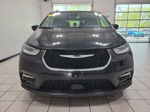 Used 2022 Chrysler Pacifica Touring-L AWD/4WD image 7