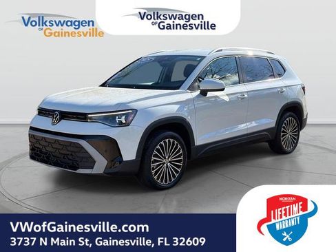 Used 2025 Volkswagen Taos SE FWD image 8