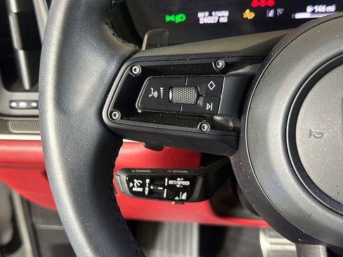 Used 2025 Porsche Cayenne Coupe AWD/4WD image 25