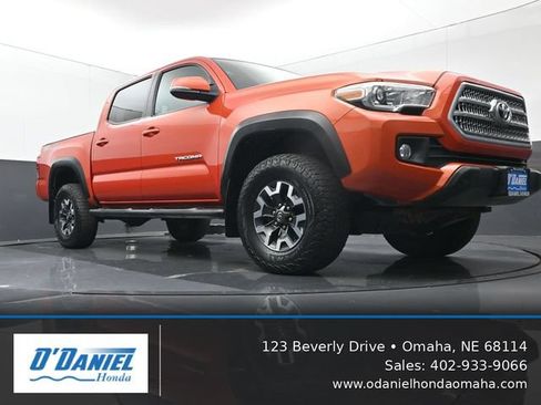 Used 2016 Toyota Tacoma TRD Off-Road AWD/4WD image 14