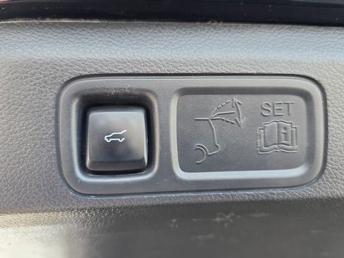 Used 2024 Ford Expedition Max XLT image 12