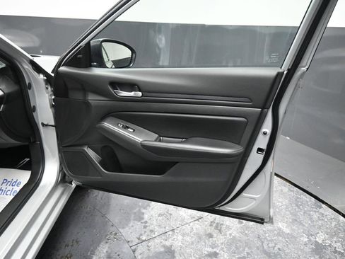 Used 2024 Nissan Altima 2.5 SV image 19