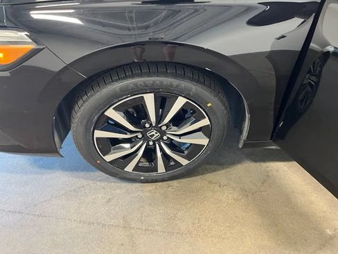 Used 2024 Honda Civic EX-L image 30