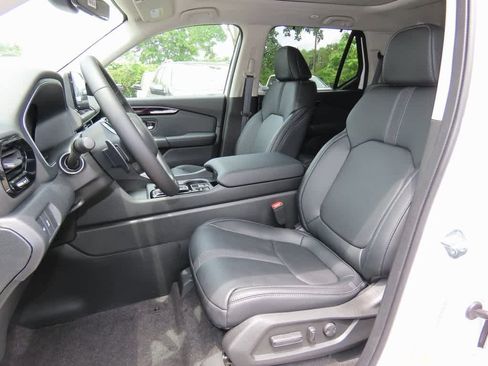 New 2025 Honda Pilot Touring image 12
