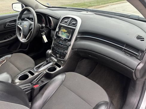 Used 2015 Chevrolet Malibu LT image 11
