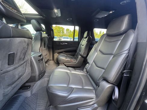 Used 2019 Cadillac Escalade ESV Platinum image 17