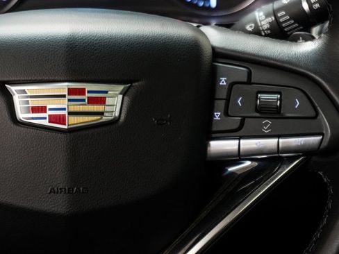 Used 2022 Cadillac XT6 Premium Luxury w/ Technology Package FWD image 16