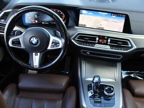 Used 2021 BMW X5 M50i w/ Executive Package image 7