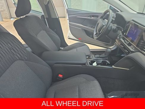 Used 2025 Toyota Camry LE AWD/4WD image 10