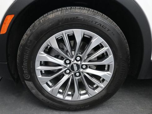 Used 2024 Cadillac XT4 Premium Luxury w/ Active Safety Package FWD image 28