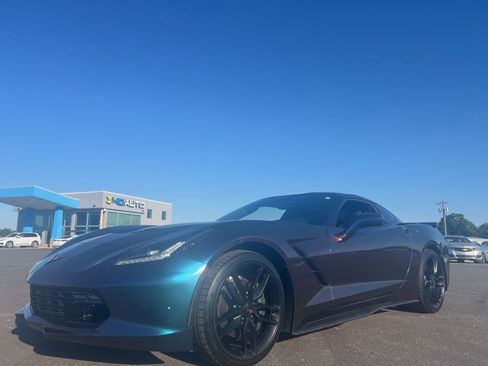 Used 2019 Chevrolet Corvette Stingray Coupe w/ 1LT RWD image 1