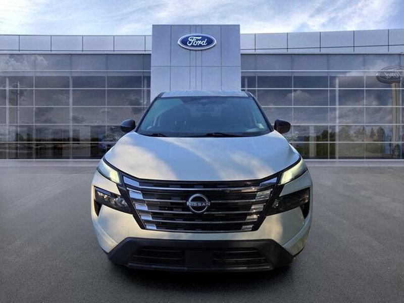 Used 2024 Nissan Rogue S AWD/4WD image 3