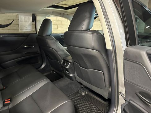 Used 2021 Lexus ES 250 image 18
