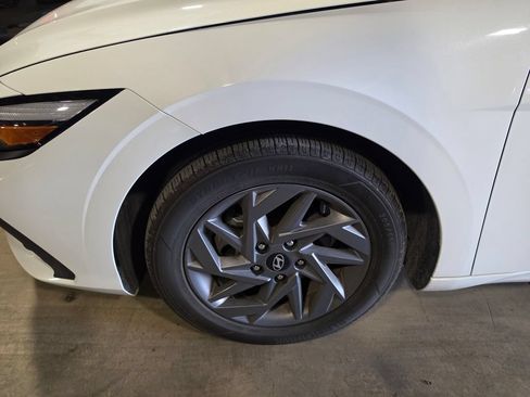 Used 2024 Hyundai Elantra SEL FWD image 3