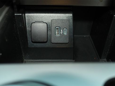 Used 2020 Ford Explorer XLT w/ Comfort Package image 31