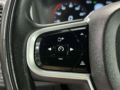 Used 2022 Volvo XC90 T6 Momentum w/ Climate Package image 24