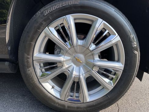 Used 2023 Chevrolet Suburban High Country w/ Premium Package RWD image 13
