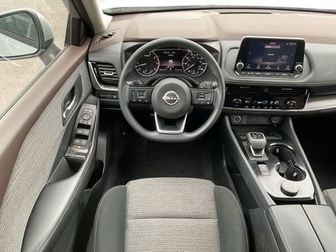 Used 2022 Nissan Rogue SV image 15