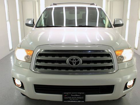 Used 2012 Toyota Sequoia Platinum AWD/4WD image 4