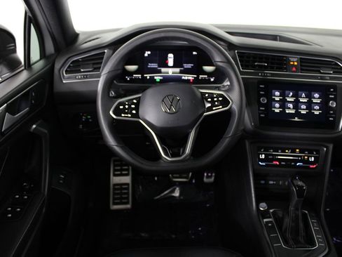 Used 2022 Volkswagen Tiguan SE R-Line image 6