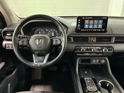 Used 2024 Honda Pilot Elite image 8