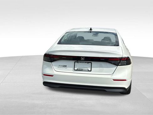 Certified 2025 Honda Accord SE image 6