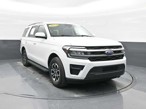 Used 2024 Ford Expedition XLT image 2