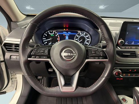 Used 2024 Nissan Altima 2.5 SR FWD image 10