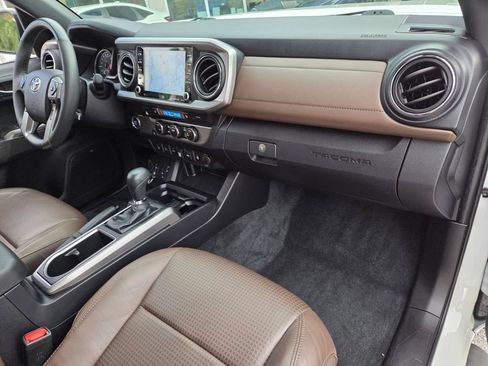 Used 2021 Toyota Tacoma Limited RWD image 17