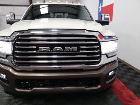 Used 2023 RAM 2500 Limited AWD/4WD image 30