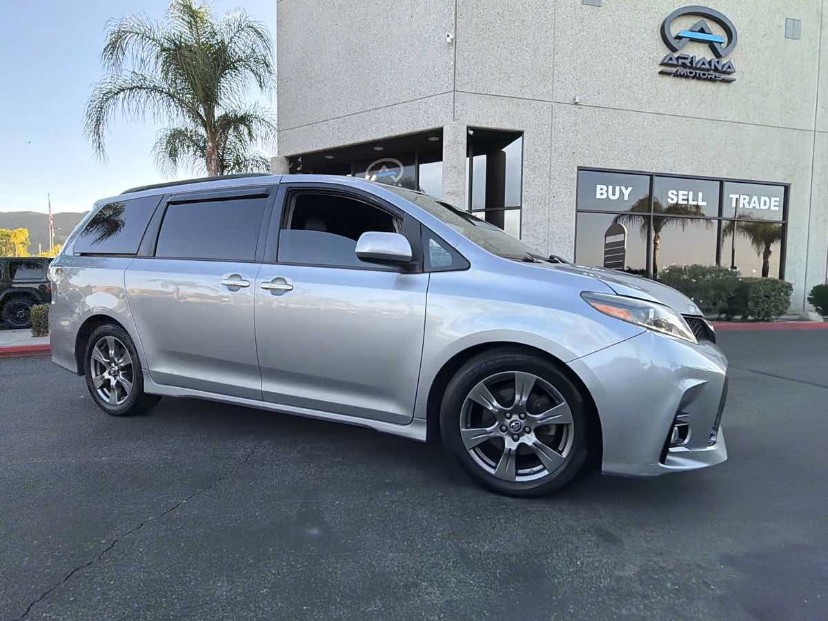 Used 2018 Toyota Sienna SE FWD image 9