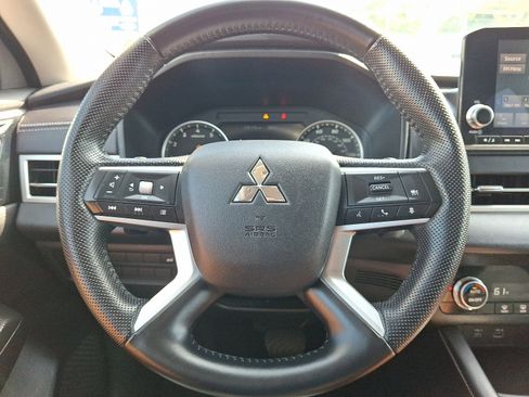 Used 2023 Mitsubishi Outlander SE AWD/4WD image 18