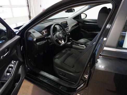 Used 2023 Nissan Altima 2.5 SV image 8