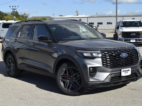 New 2026 Ford Explorer ST-Line w/ ST-Line Street Pack image 3