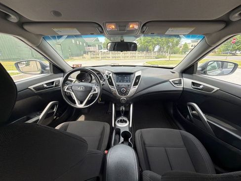 Used 2017 Hyundai Veloster FWD image 11