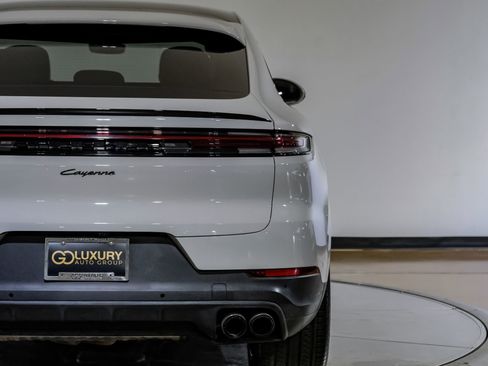 Used 2024 Porsche Cayenne Coupe AWD/4WD image 51