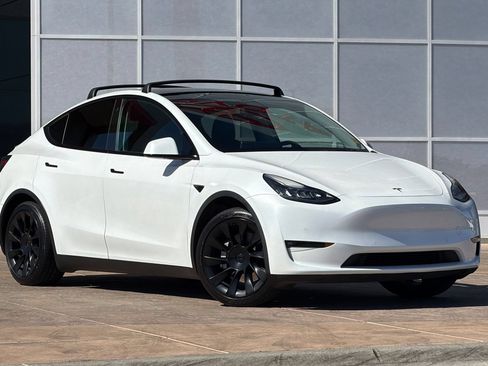Used 2021 Tesla Model Y Long Range AWD/4WD image 2