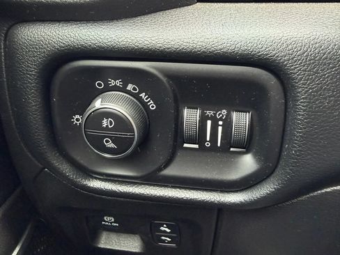 Used 2020 RAM 1500 Laramie AWD/4WD image 22