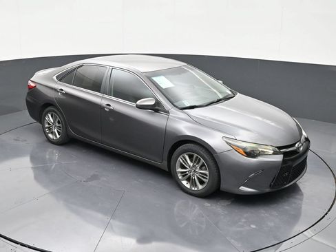 Used 2016 Toyota Camry SE FWD image 18