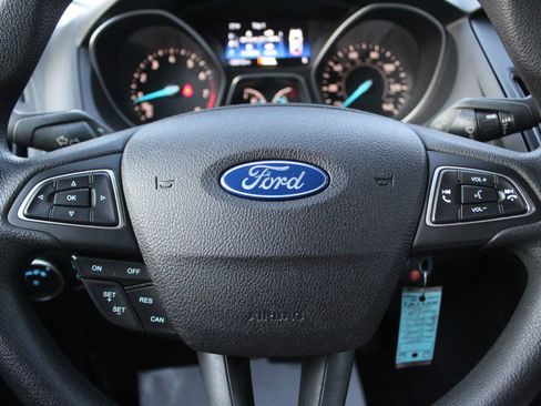 Used 2015 Ford Focus SE FWD image 14
